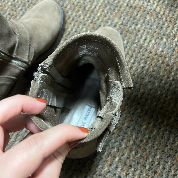 Suede fall boots. Above ankle. Great condition. No flaws.Buckles and zippered - Picture 4 of 9